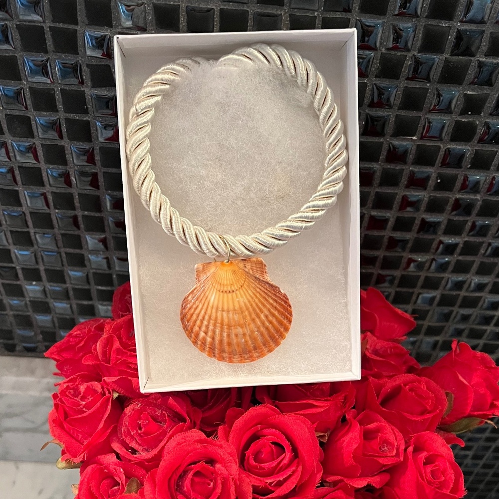 Shell necklace - Picture 3 of 7